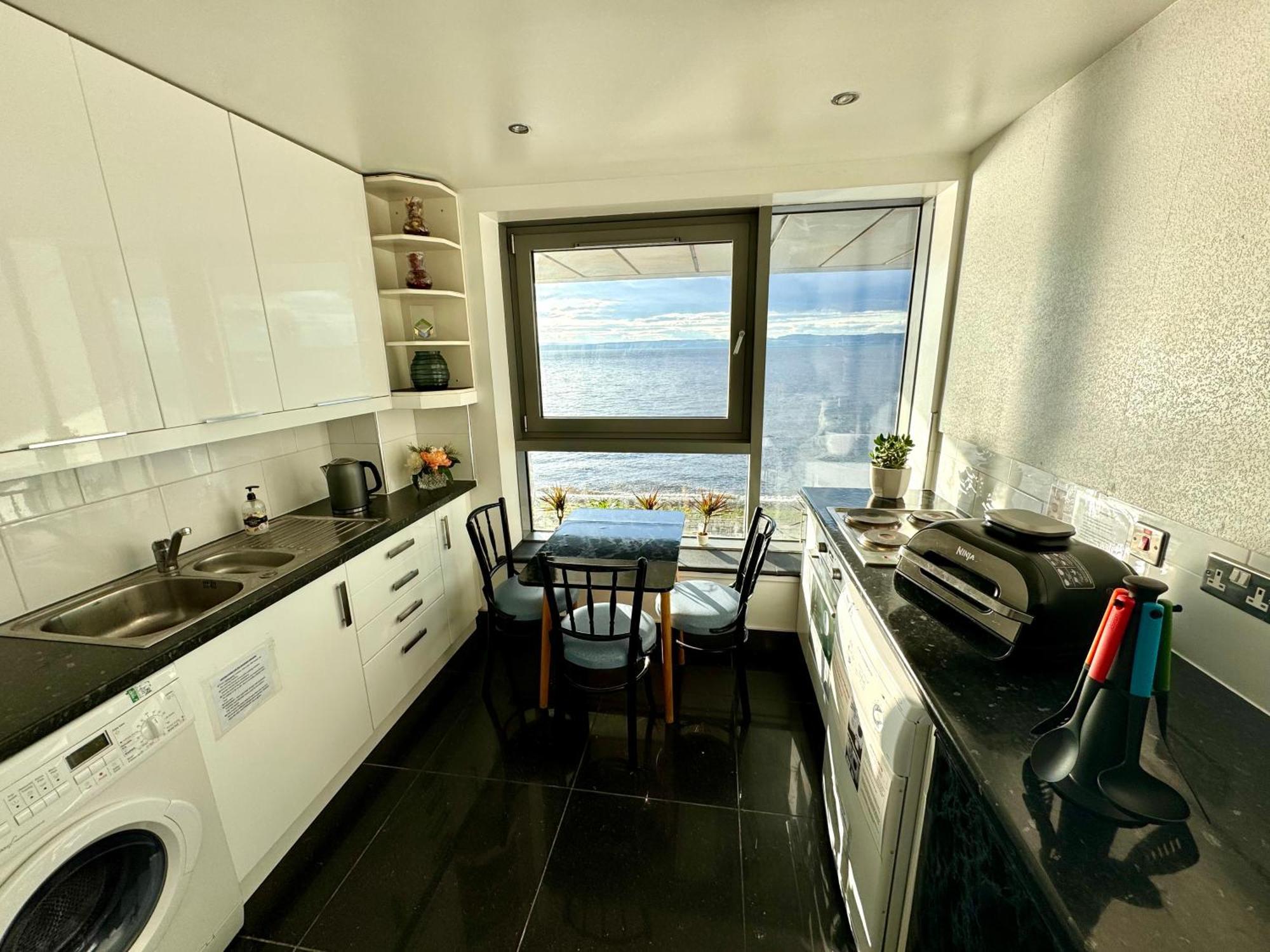 Ocean Park Apartments - Oceanfront - Free Parking And Fast Wifi เอดินบะระ ภายนอก รูปภาพ